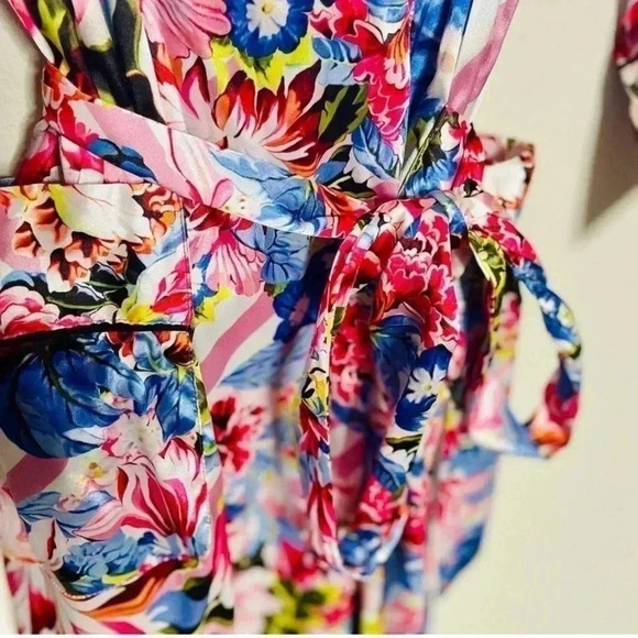 Victoria Secret x Mary Katrantzou Floral
Stripe Satin Kimono Robe size S - Picture 4 of 5